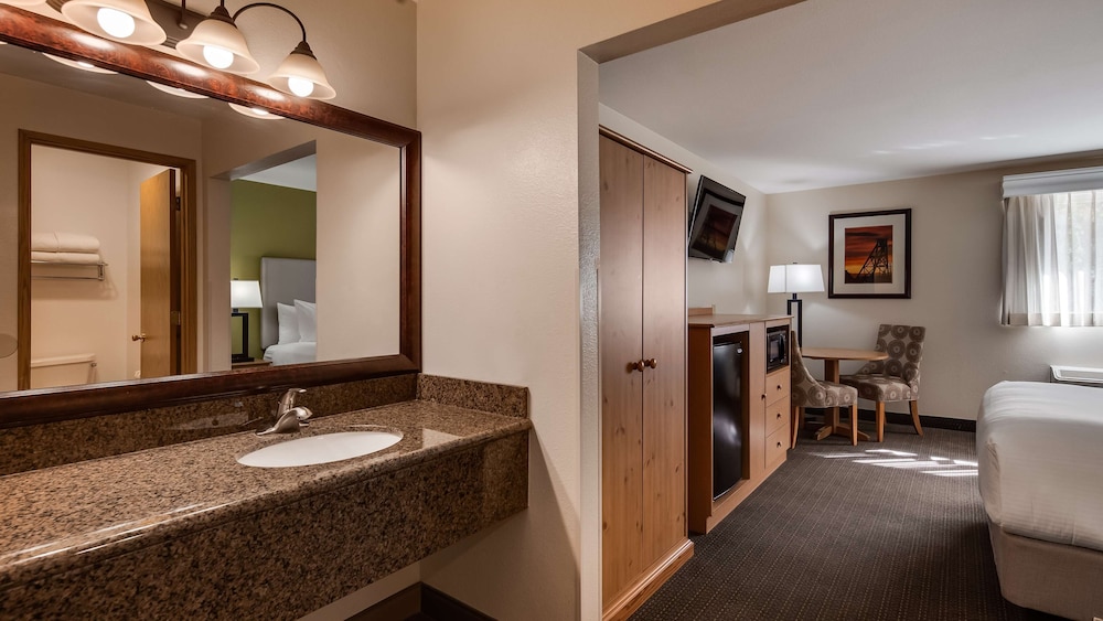 Best Western Hi-Desert Inn 10/37