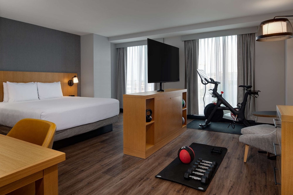Hyatt Place Boston Seaport District 10/47