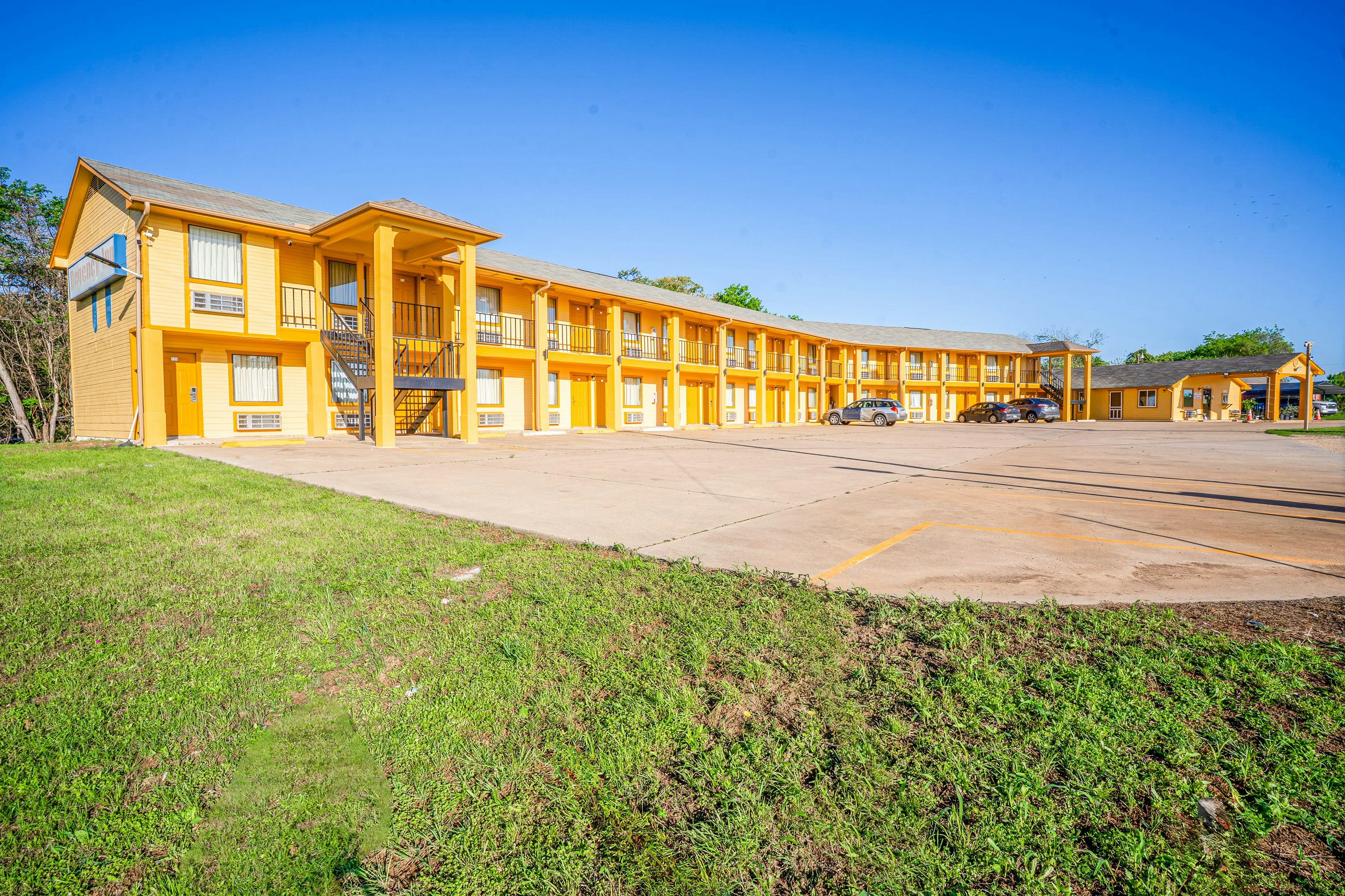 Regency Inn By OYO Rockdale TX 24/31
