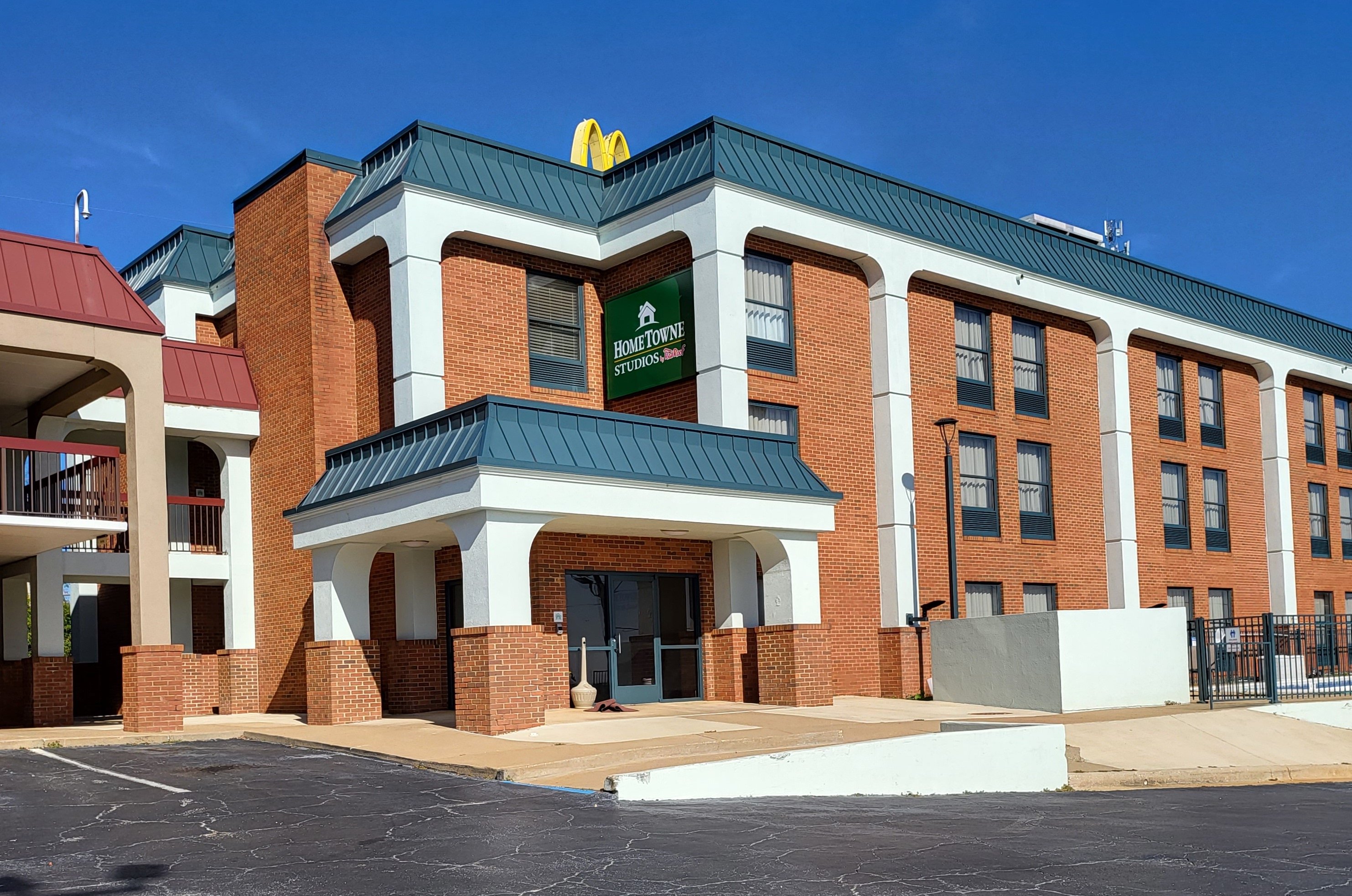 HomeTowne Studios by Red Roof Prattville 3/5