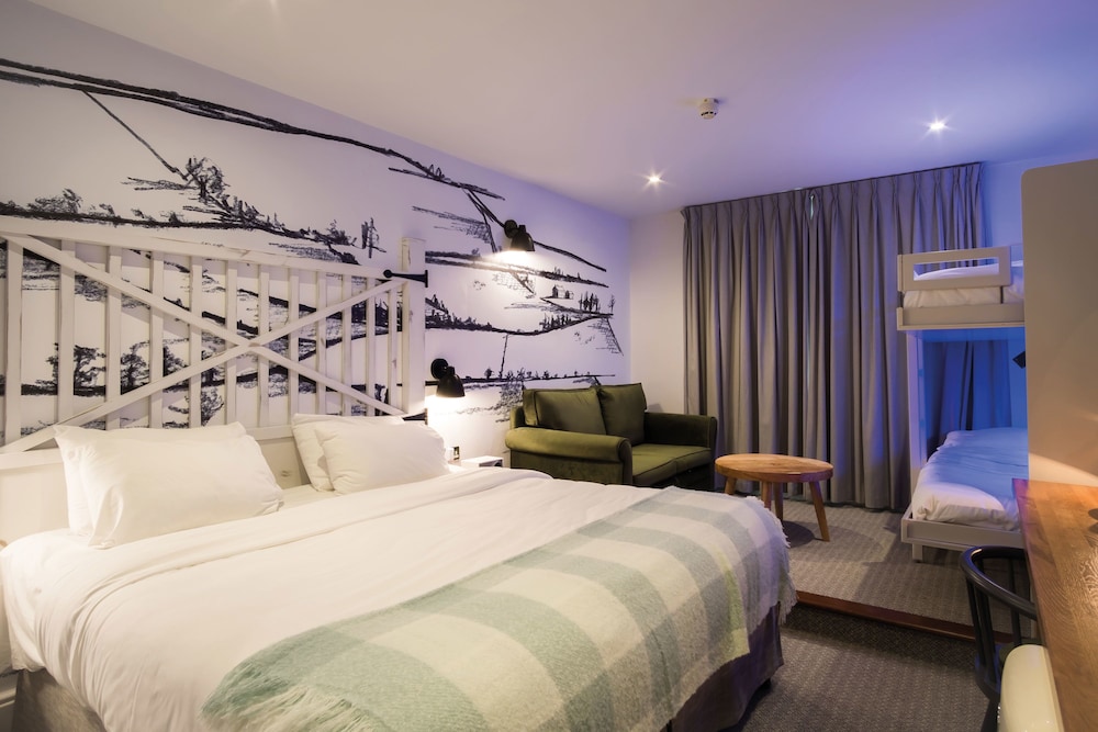 North Lakes Hotel And Spa 12/77