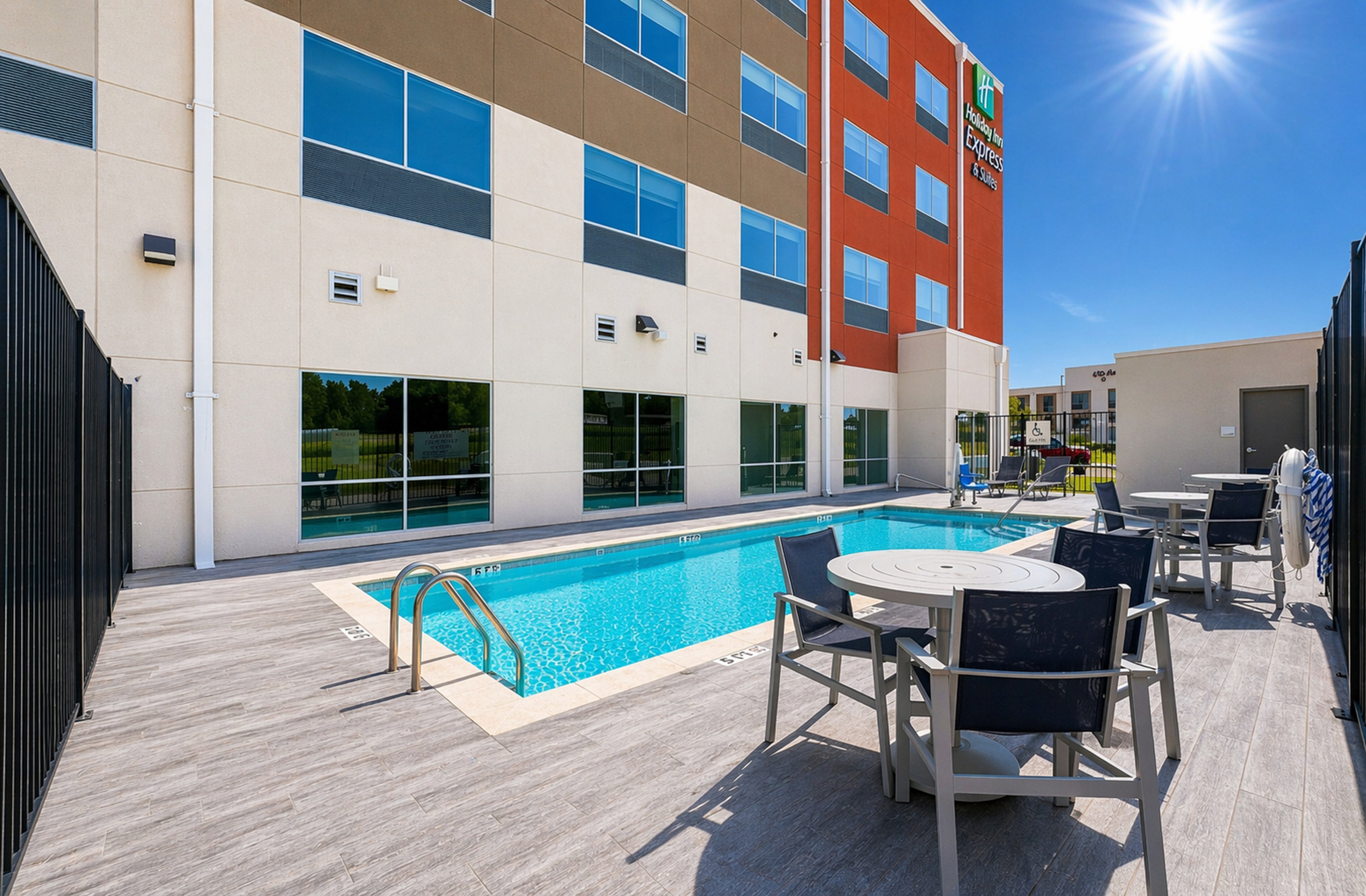 Holiday Inn Express Suites Lindale 65/68
