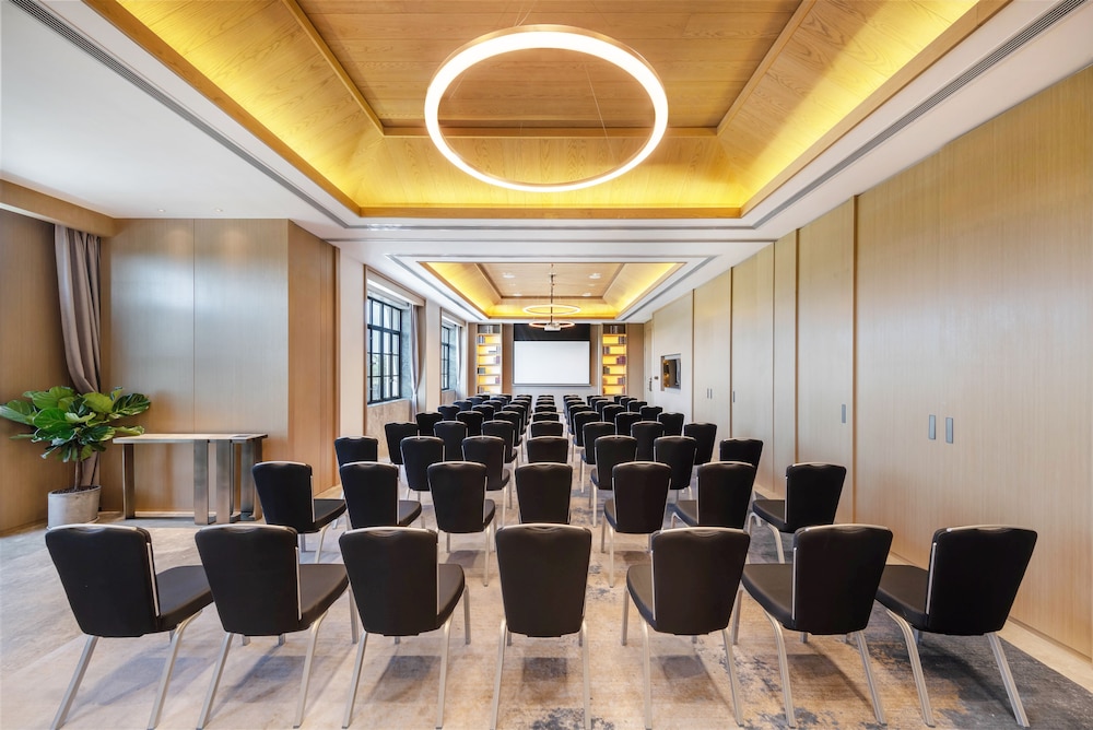 Melia Shanghai Parkside 43/57
