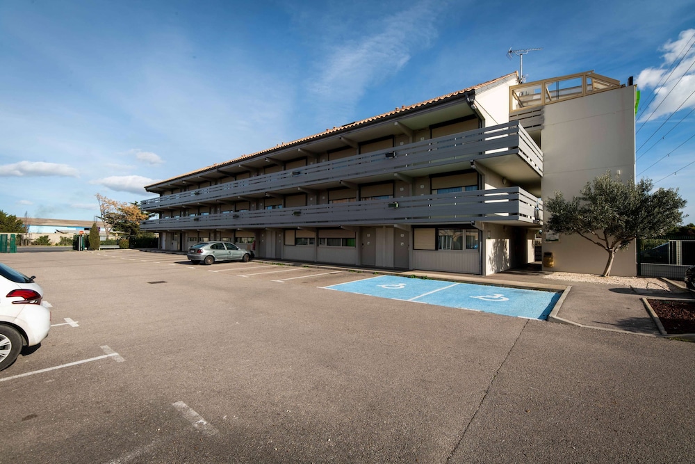 CAMPANILE NARBONNE 62/69