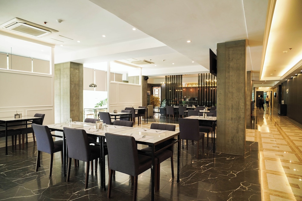 Sunday Hevea Hotel and Resort 40/55