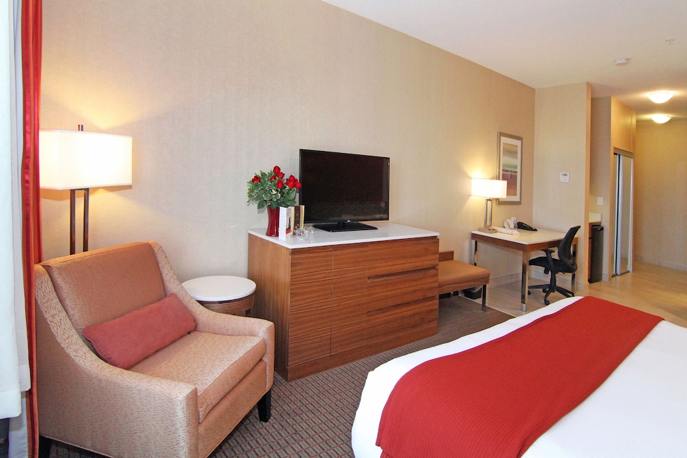 Holiday Inn Express And Suites Calgary Nw University Area 22/73