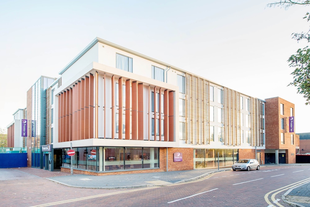Premier Inn St Albans City Centre 33/43