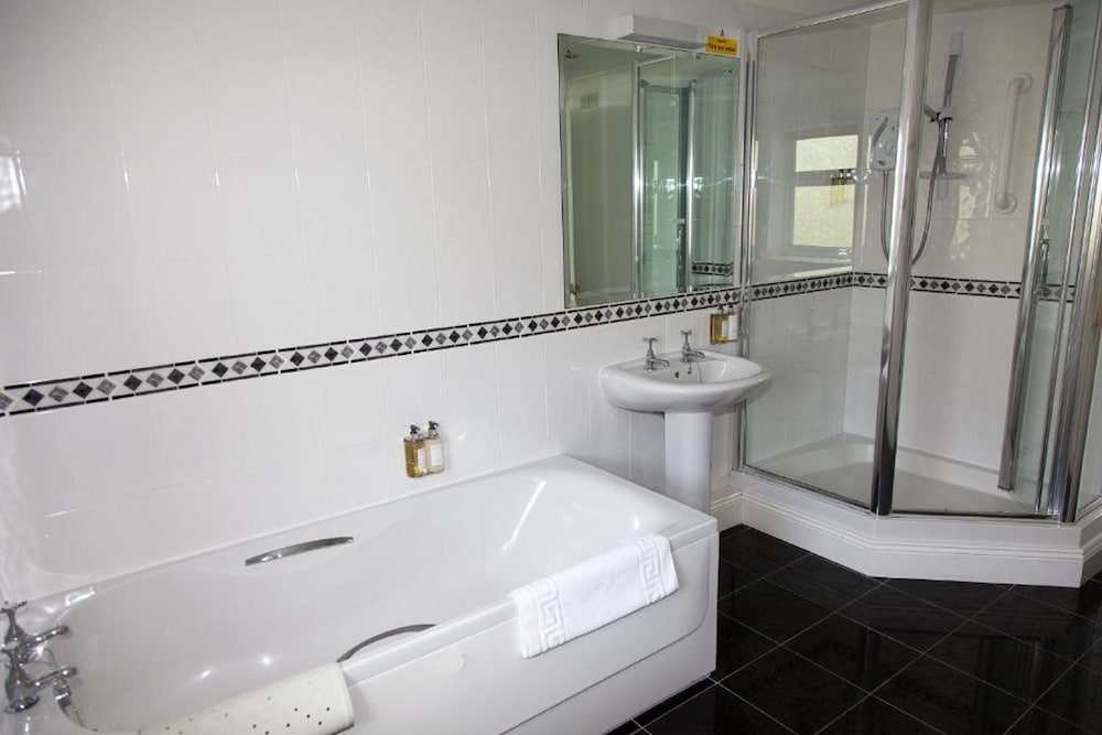 The Izaak Walton Country House Hotel 36/39