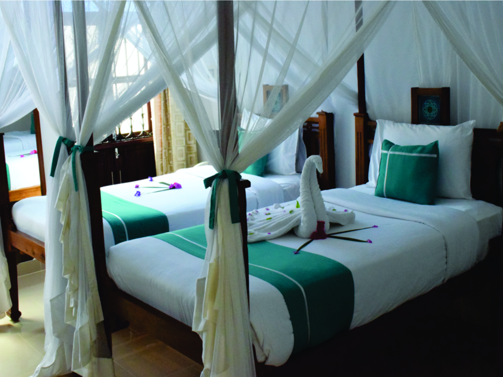 ROOM, TWIN BEDS