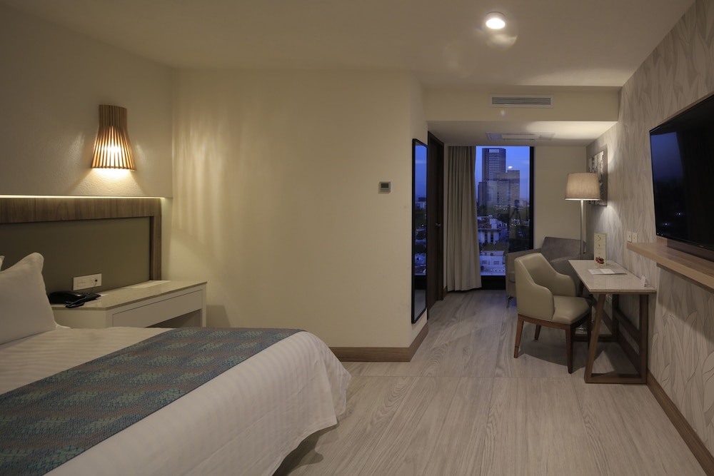 Hotel Velvet Plaza 28/64