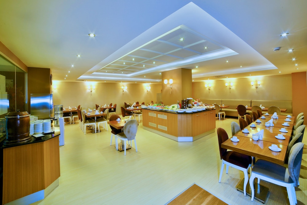 Grand Emin Hotel 46/47