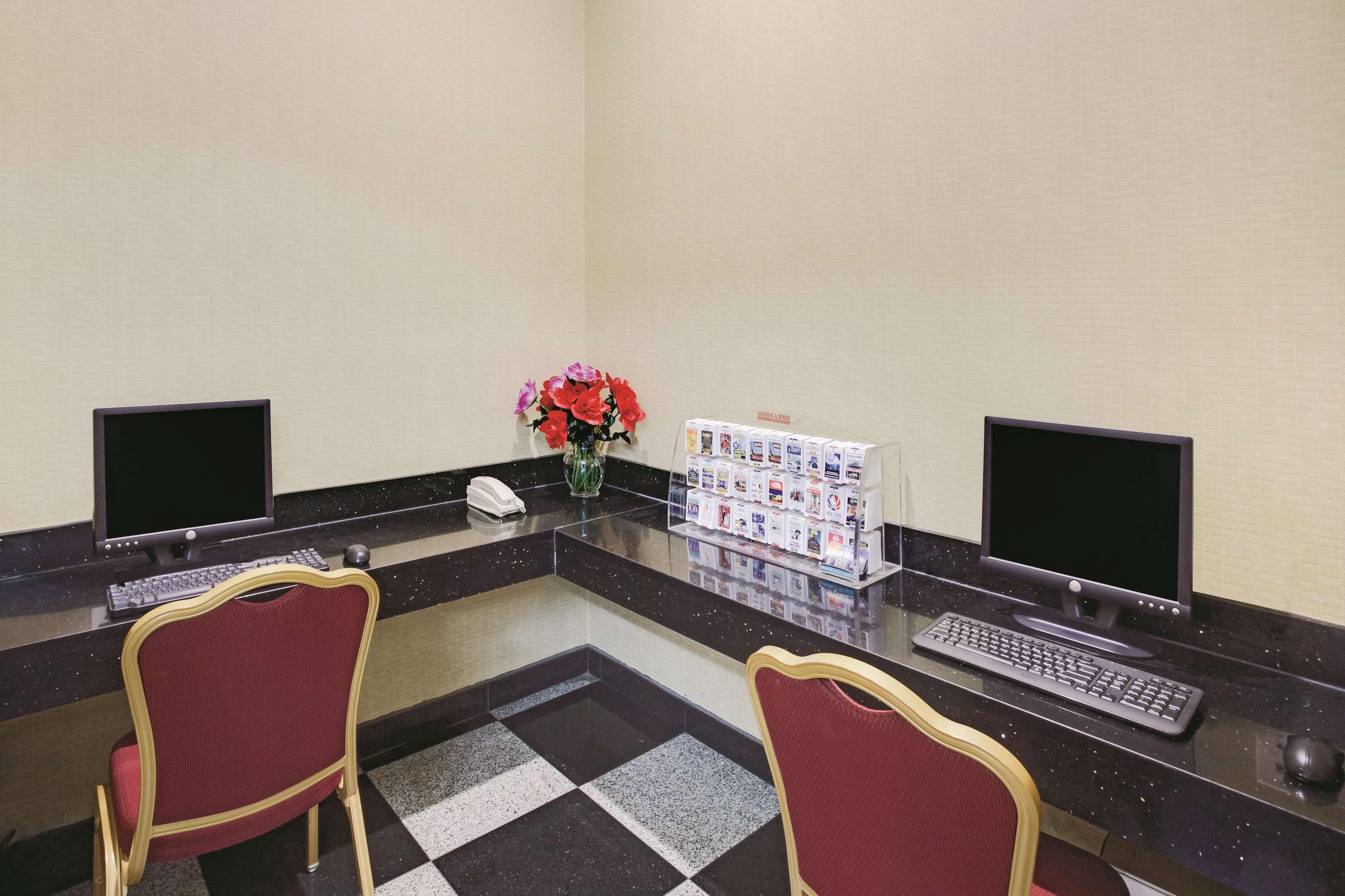 La Quinta Inn Queens New York City 16/19