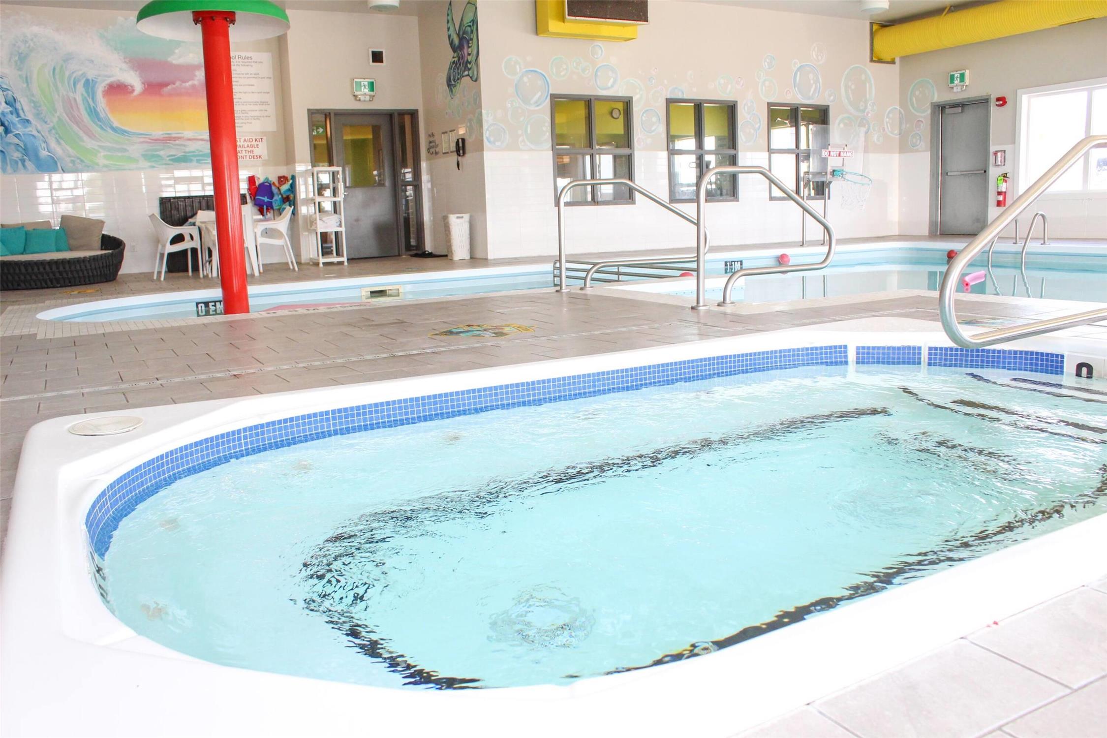 Super 8 by Wyndham Winnipeg East MB 17/31