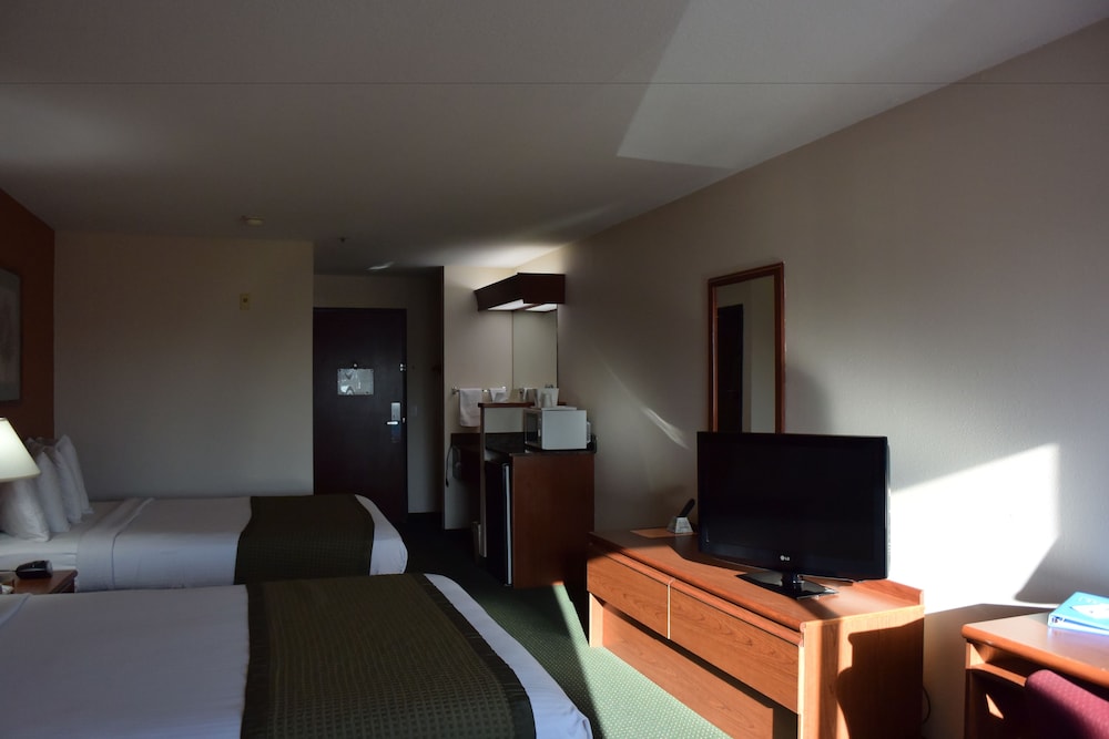 Travelodge Suites By Wyndham Newberg 44/60