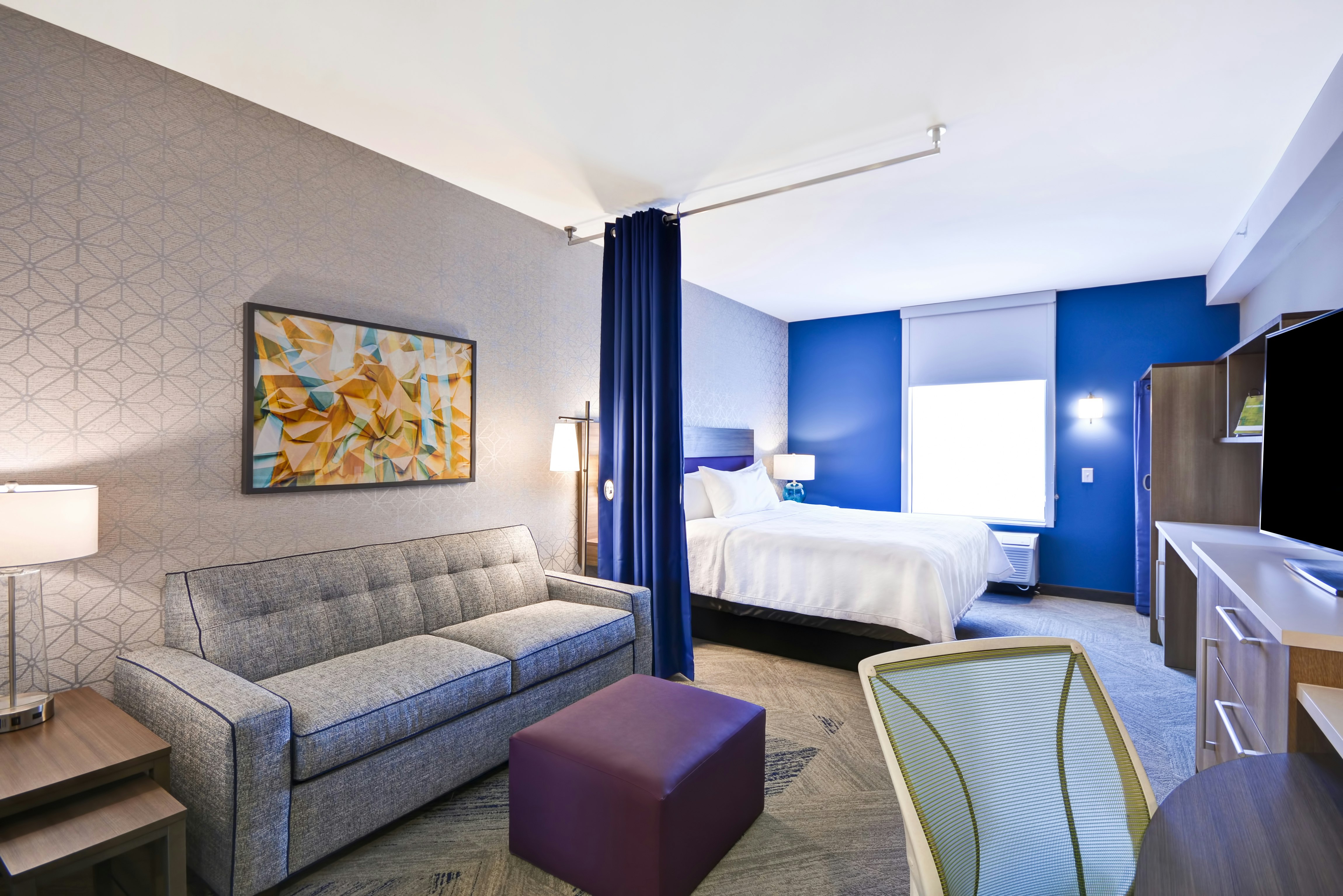 STUDIO, SUITE, KING BED