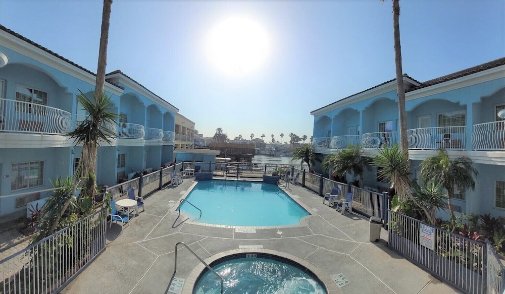 Casa Bella Hotel and Suites 19/24