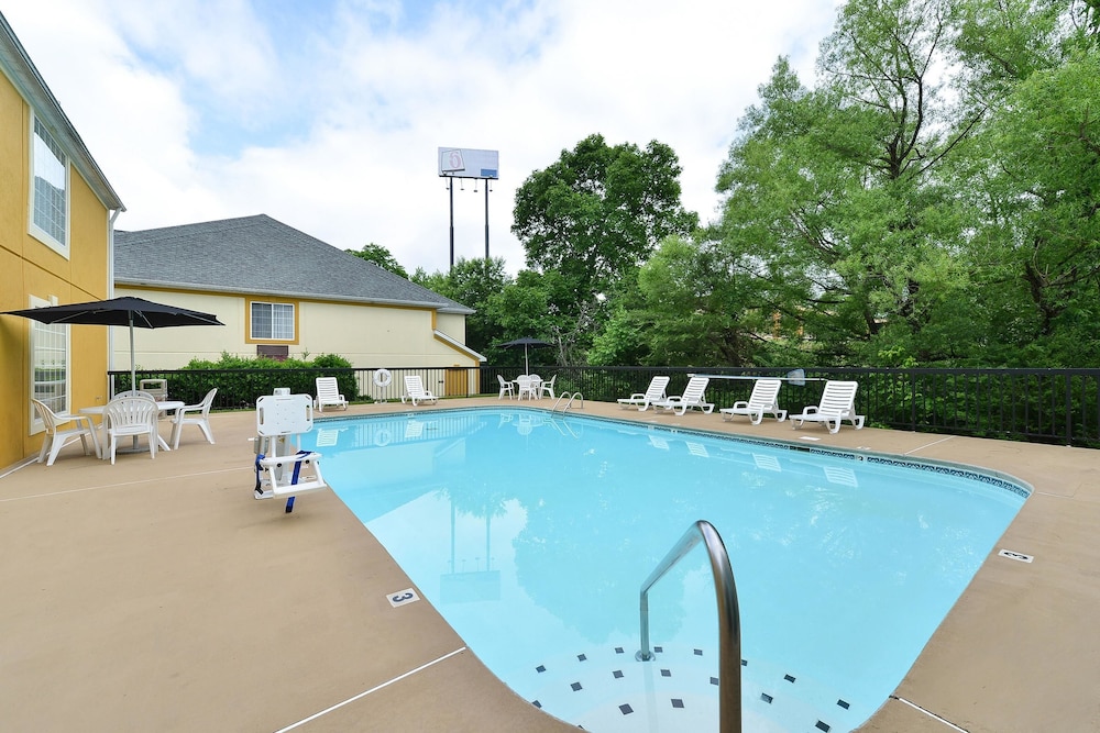 Quality Inn Crossville Near Cumberland Mountain State Park 34/47