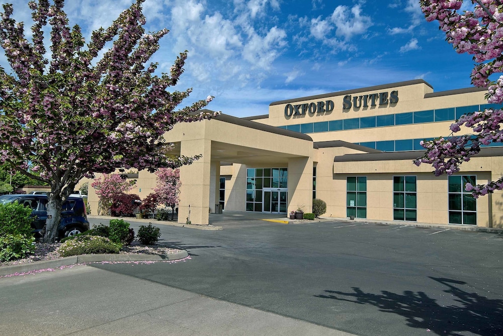 Oxford Suites Yakima 3/45
