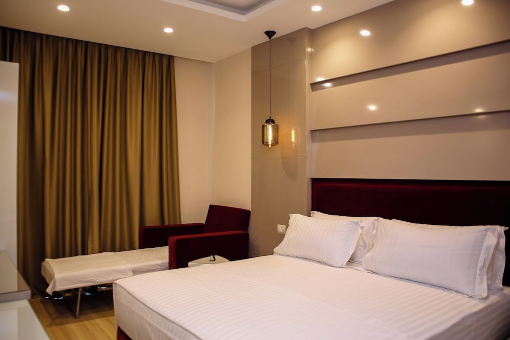 Hotel Luxury 12/48