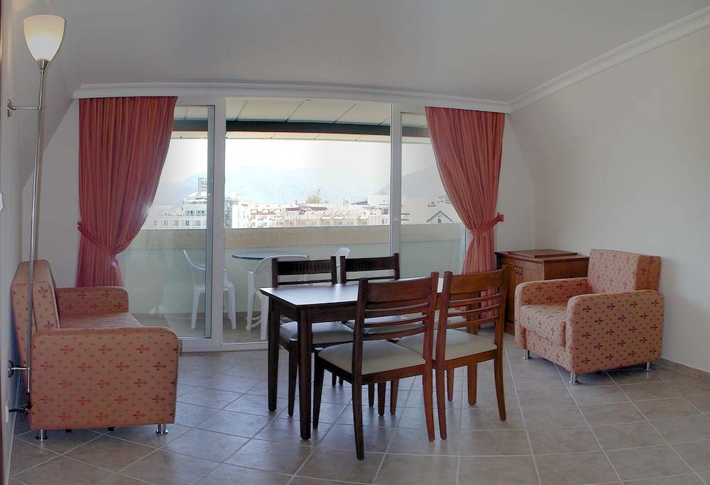 Avos Apartments 14/18
