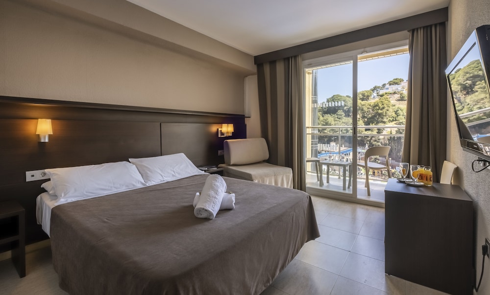ROOM, BALCONY