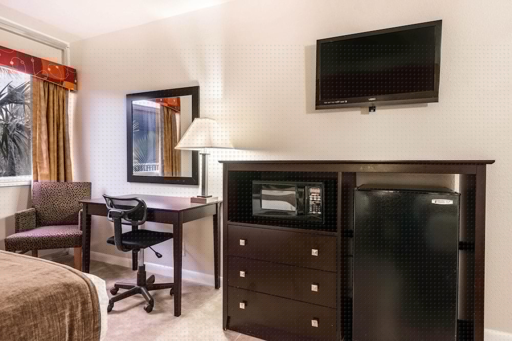 Rodeway Inn and Suites Fort Lauderdale Airport and Cruise Port 30/50