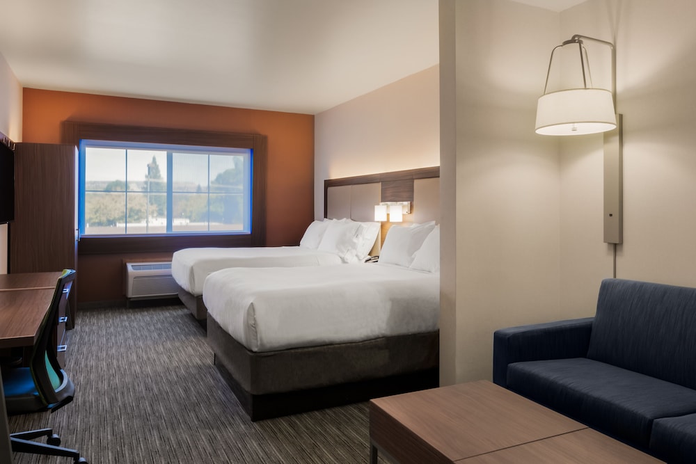 Holiday Inn Express Suites Oroville Lake 16/60