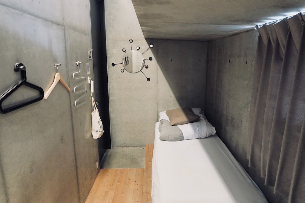 Kangaroo Hotel 19/63
