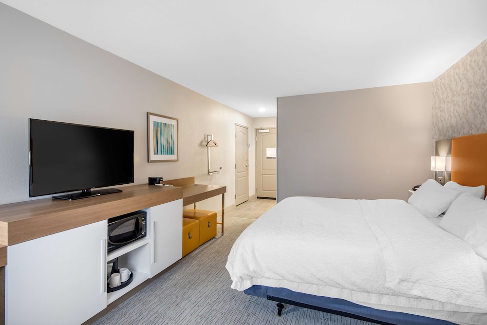 Hampton Inn and Suites Ruidoso Downs 13/37