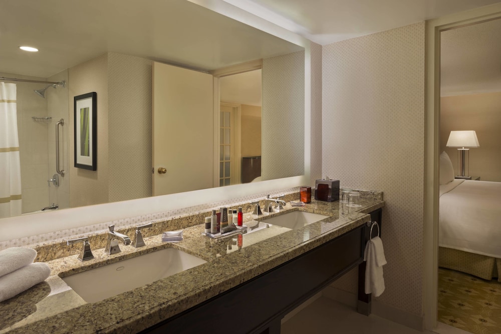Toronto Airport Marriott 23/57