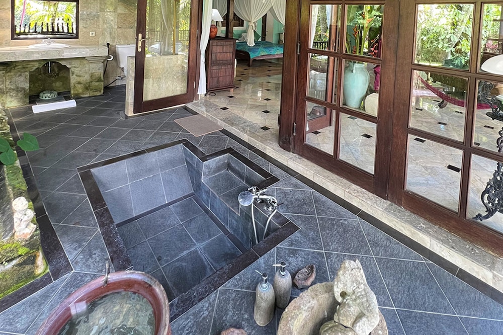 The Mahogany Villa 18/50