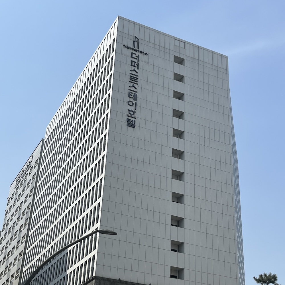 The First Stay Hotel 7/42