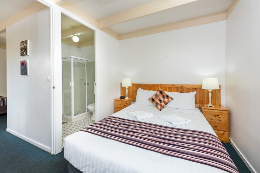 VILLA, QUEEN BED