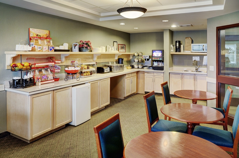 Days Inn by Wyndham Whitecourt 46/53