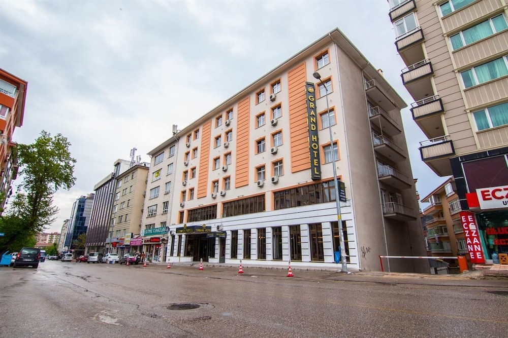 An Grand Hotel 34/39