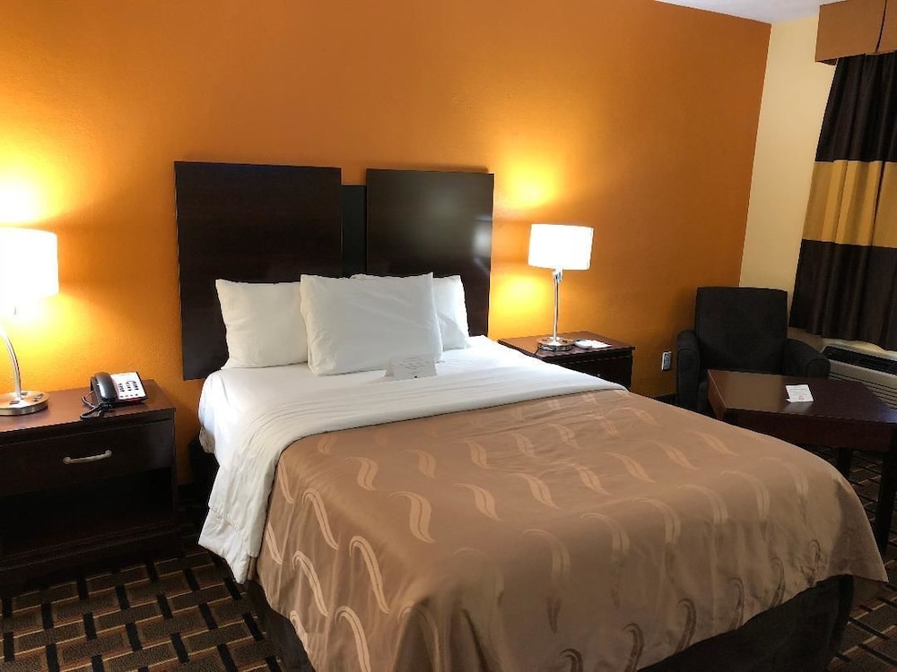 Quality Inn Grand Rapids Near Downtown 18/27