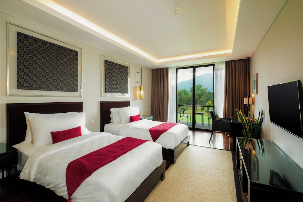 DELUXE, TWIN BEDS, GOLF COURSE VIEW