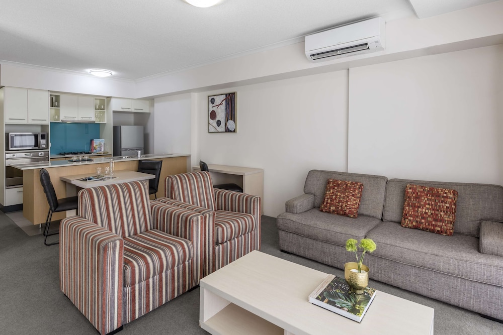 Oaks Brisbane River City Suites 37/72