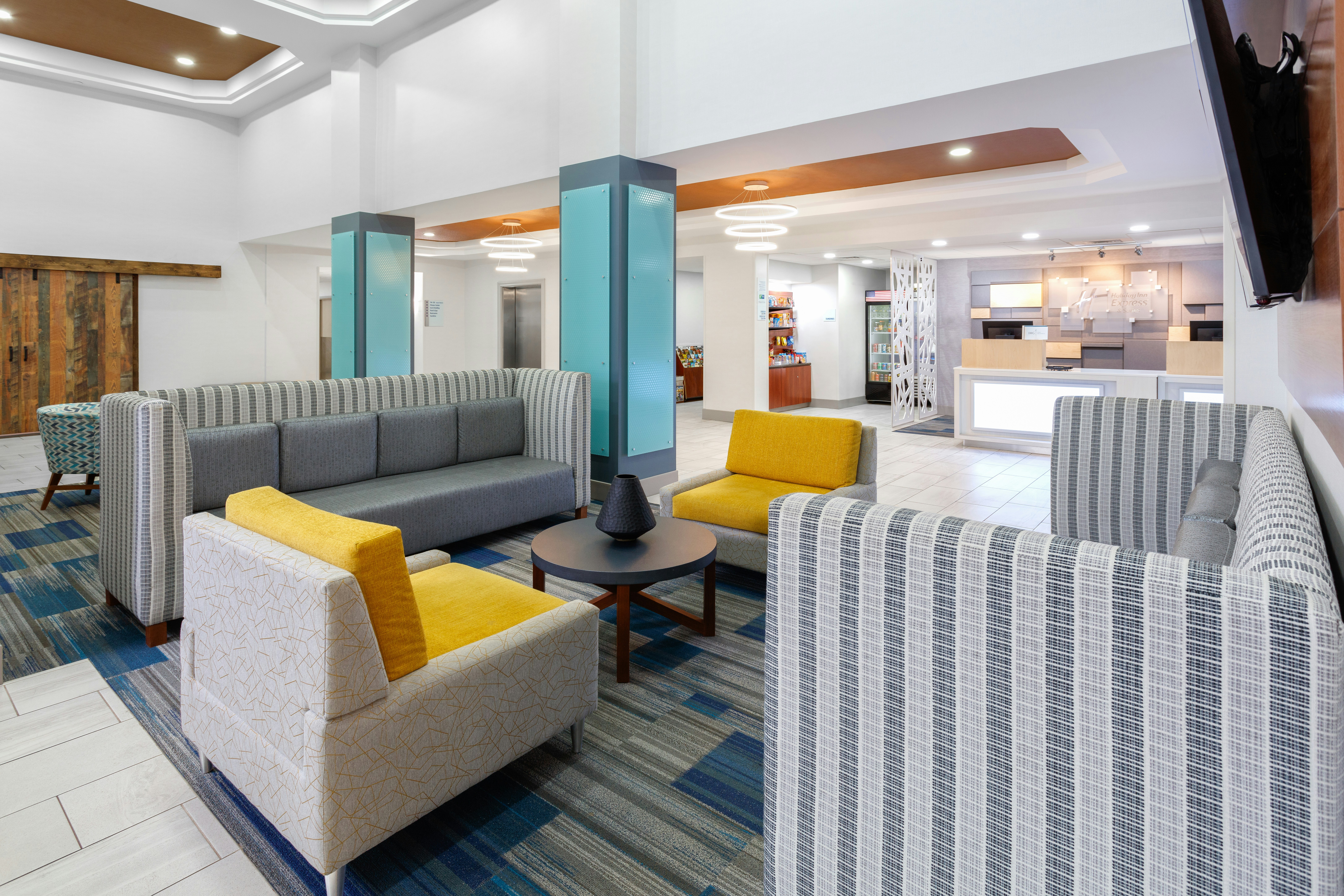 Holiday Inn Express Suites Williamsburg 36/56