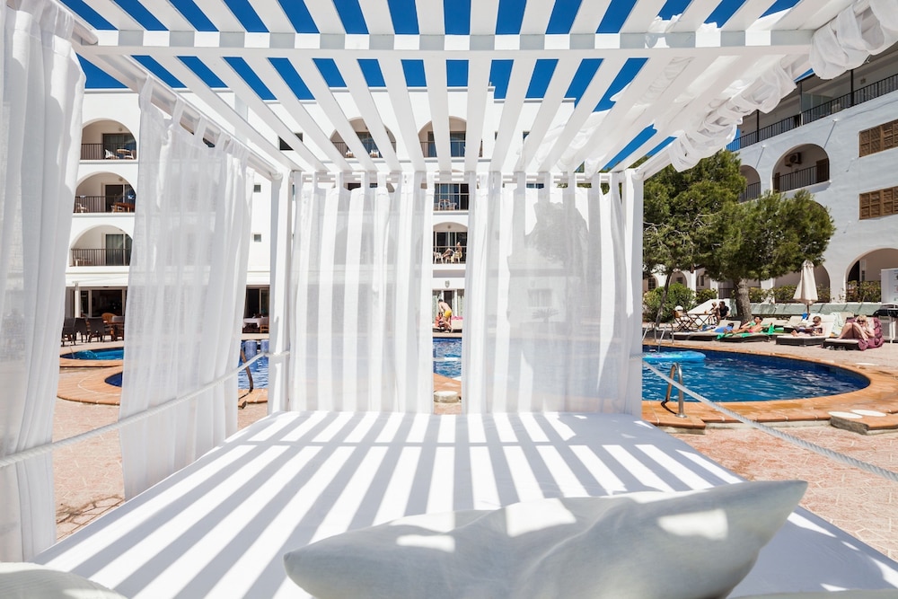 Aparthotel Puerto Cala Vadella 32/32