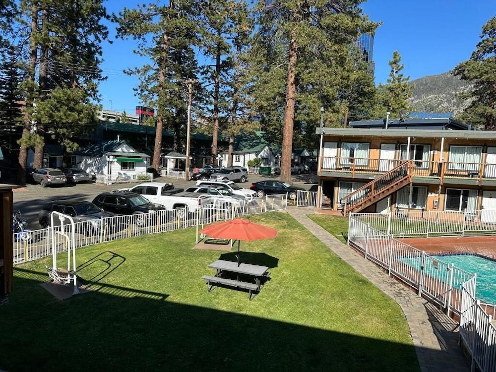 Cedar Inn & Suites 55/64