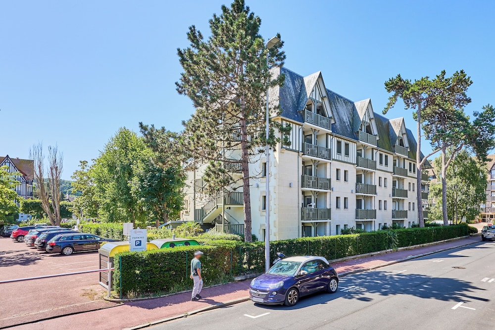 PIERRE AND VACANCES RESIDENCE LES EMBRUNS(FORMERLY RESIDENCE LES EMBRUNS) 30/49