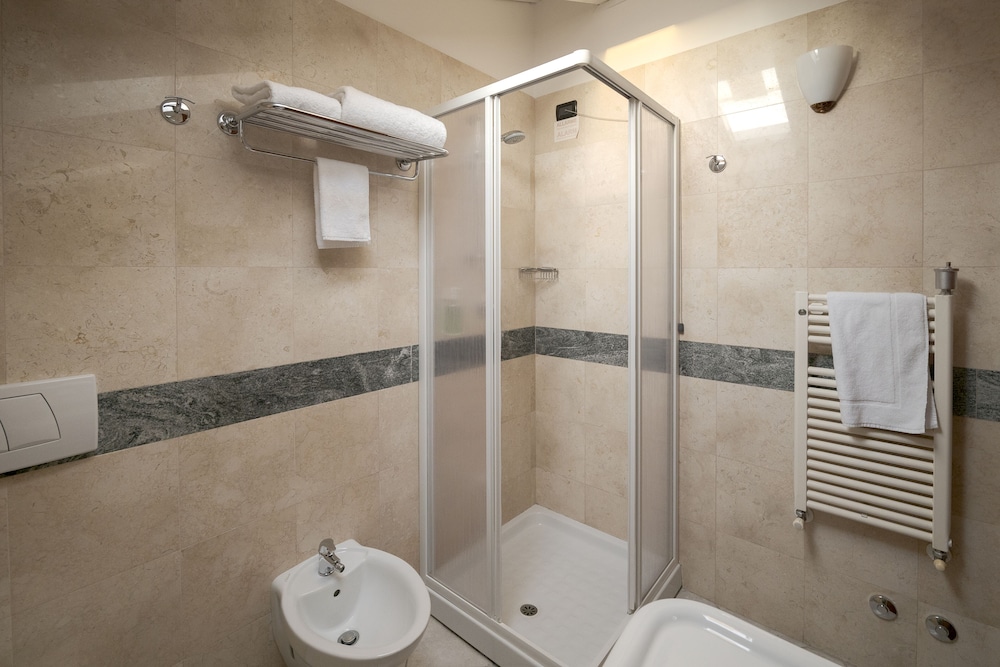 Hotel Ungheria Varese 1946 46/50