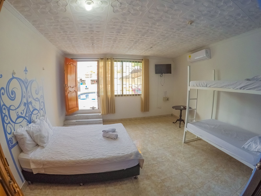 Wonderland Party Hostel 34/51
