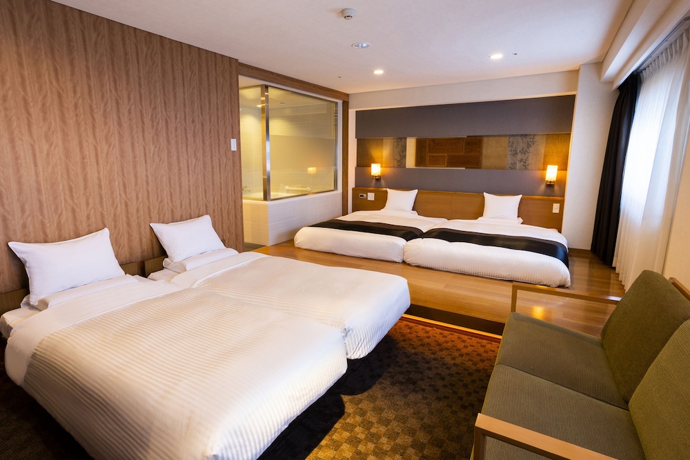 Junior Suite, 2 Double and Twin Beds, Two Extra Beds