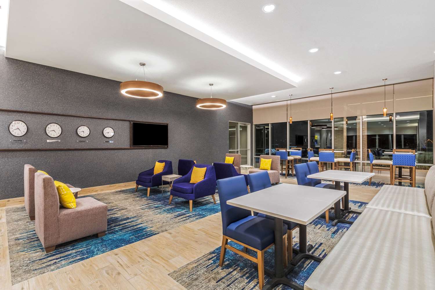 La Quinta Inn & Suites by Wyndham Kansas City Beacon Hill 28/44