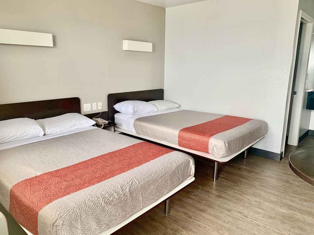Motel6 San Antonio, TX - West SeaWorld 27/43