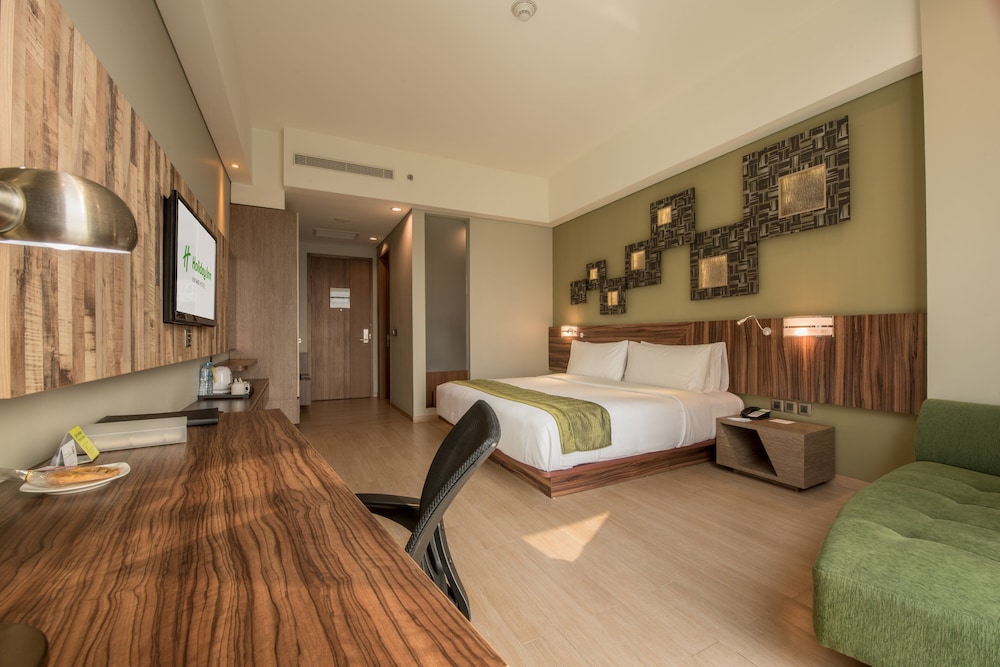 Holiday Inn Cikarang Jababeka 18/54