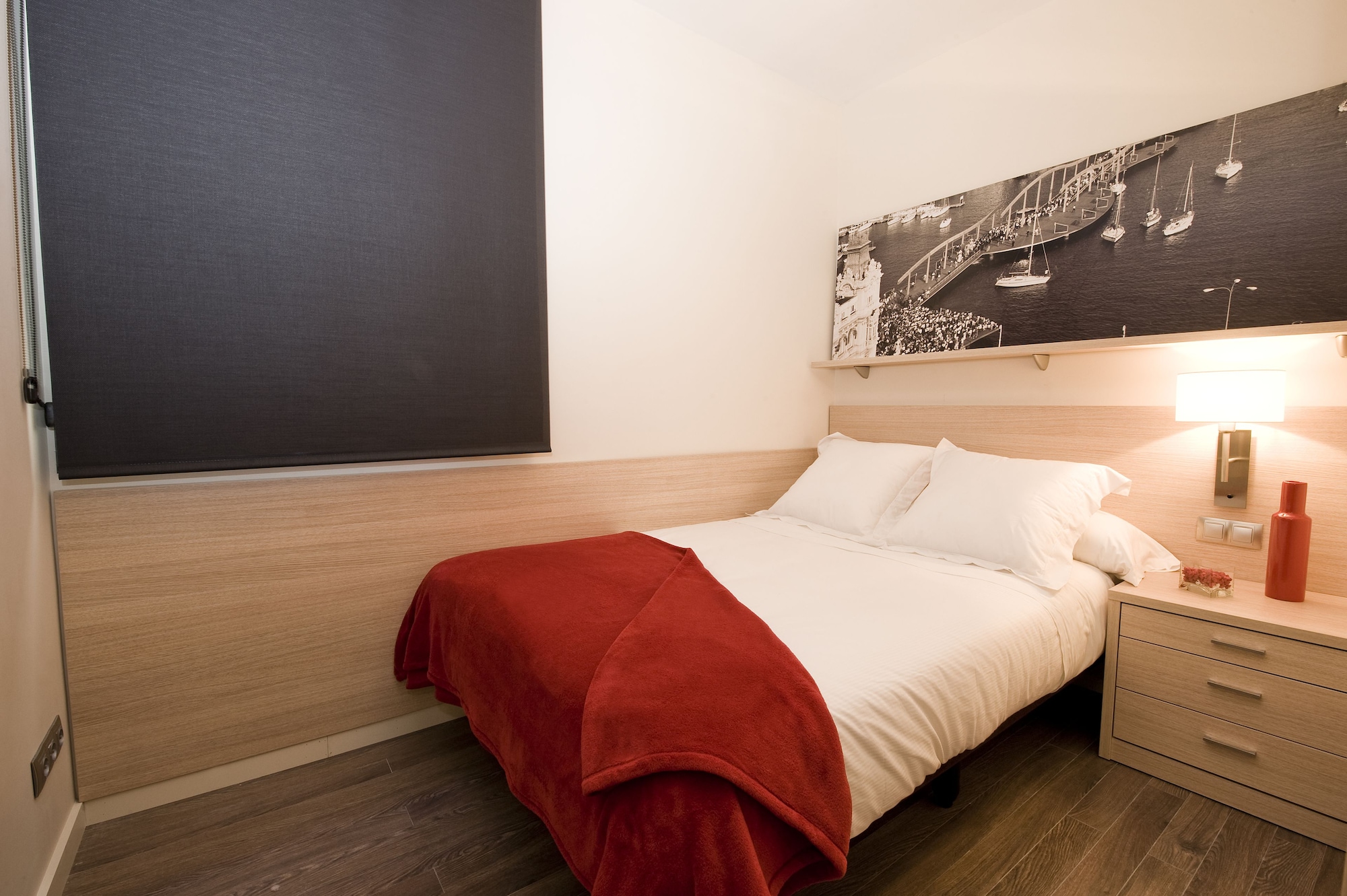 2 BEDROOMS, APARTMENT, QUEEN BED, SOFA