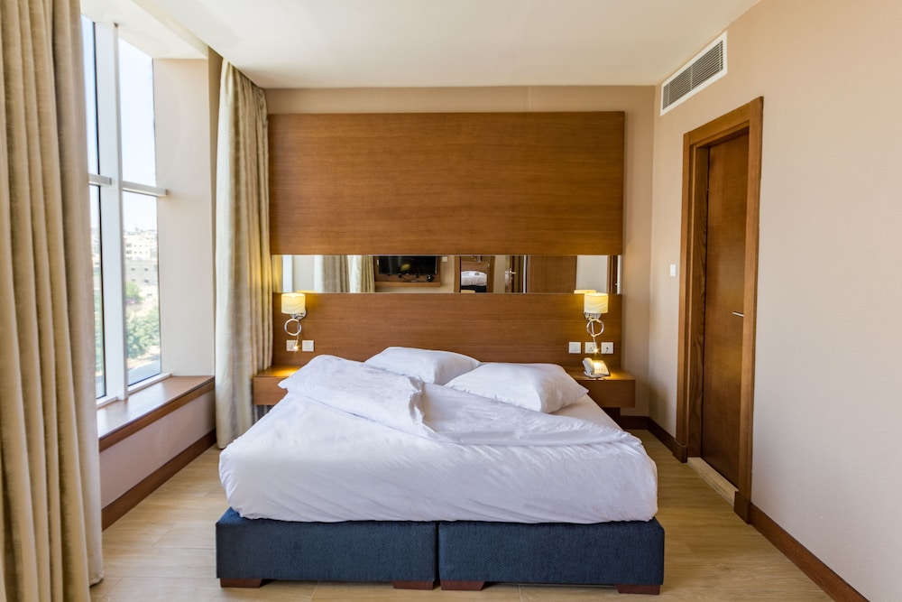 7th Star Hotel Suites 9/28